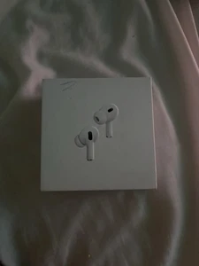 Apple AirPods Pro 2nd Generation with MagSafe Wireless Charging Case - White - Photo 1 sur 5