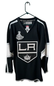 Maglia nera REEBOK CCM NHL LA KING 2012 Stanley Cup Champions taglia 50 JB - Foto 1 di 4