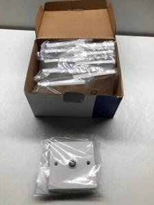 Caja de 10 x enchufes satélite BG 1 cuadrilla, venta al por mayor eléctrica, lote de trabajo stock. - Imagen 1 de 4