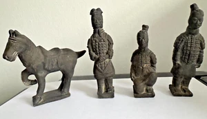 4 Modellfiguren der chinesischen Terrakotta-Armee, 3 Krieger und 1 Pferd - Bild 1 von 6