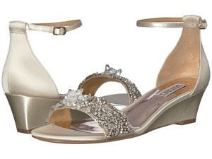 badgley mischka bridal wedge shoes