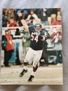 Brian Urlacher action original 8x10 Chicago Bears 2001 Season - Picture 1 of 2