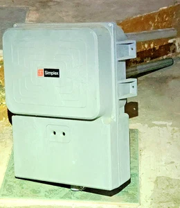 Simplex 2098‑9649 Duct Detector Housing w/ Assy 562‑955 + 2098‑9201 Smoke Det - Picture 1 of 8