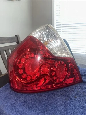 2006 INFINITI M35 M45 KEFT DRIVERS 侧尾 LED Brake 灯 原始设备制造商 — 第 1/4 张图片