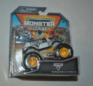 MONSTER JAM 2023 SERIES 32 - MONSTER JAM SILVER AND BLACK - Picture 1 of 4