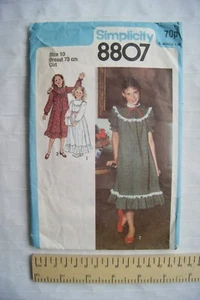 1978 Simplicity Pattern No. 8807 girl's dress, size 10, 73 cm - Picture 1 of 1