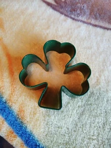 Wilton metal Irish shamrock clover St Patricks day shaped cookie cutter 3" green - Picture 1 of 1