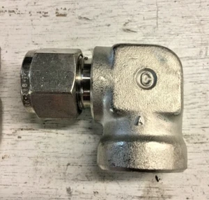 SWAGELOK (CRAWFORD) SS-810-8-8 Female Elbow 1/2" Comp X 1/2" FNPT Tube Fitting - Picture 1 of 7