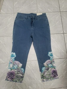 Neu mit Etikett weiche Umrandung 10P verzierte Blumen Perlen Jeans | Stretch Caprihosen - Bild 1 von 4