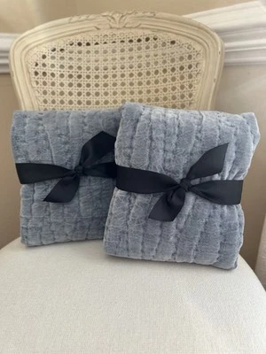 Fundas King acolchadas artesanales de terciopelo lavado Pottery Barn (2) azul sombra USADAS Foto 1 de 4