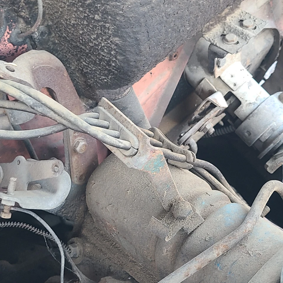 Par de soportes de cable de bujía de motor Buick 1955-1956 GM Special Century GM OEM  Foto 1 de 4