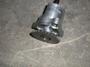 SUZUKI VL 800 VOLUSIA INTRUDER 02 Oil Pump - Picture 1 of 1