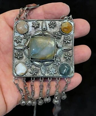 COLGANTE DE METAL TRIBU NÓMADA BEDUINA VINTAGE DECORADO CON PIEDRAS - SIN CUELLO Foto 1 de 4