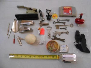 SET / LOT VINTAGE GRANDPA JUNK DRAWER ITEMS WHISTLE KEYS SHOE HORN TOP MILITARY - Picture 1 of 15