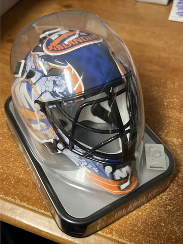 New York Islanders Unsigned Franklin Sports Replica Mini Goalie Mask Cover