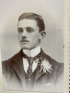 CDV PHOTO HANDSOME YOUNG MAN FASHION TIE BY MRS SAM RADCLIFFE OF HYDE