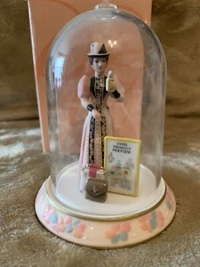 Mrs PFE Albee Miniature 2004-2005 - Picture 1 of 3