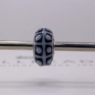 Cuenta Trollbeads única negra blanca Foto 1 de 4