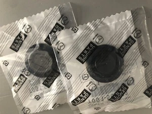 MAZDA 3/5/6 CX-3 CX-5 CX-7 MX-5 LOCH ABDECKUNG 2 STÜCK!!!ORIGINAL!!! T001-56-053 - Bild 1 von 4