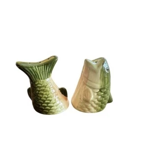 Set shaker sale e pepe in ceramica a forma di pesce basso - Foto 1 di 7
