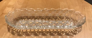 Vintage Avon klar Gänseblümchen und Knopf Relish Tablett, Pickle Tablett, länglich 9"x3"x2" - Bild 1 von 5