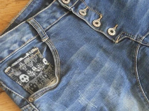Damen Jeanshose mit dekorativen Löchern Gr.L 40 Blau - Bild 1 von 8
