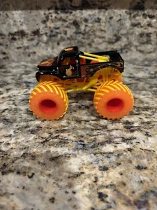Camion Spin Master Monster Jam Fire & Ice WHIPLASH nuovo 1:64 - Foto 1 di 5
