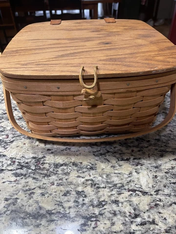 Vintage Medium Longaberger 1994 Pie Picnic Basket w/ Lid 12.5”W X 12.5”D X 6.5”H Cover