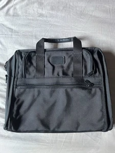 Tumi Deluxe Portfolio Aktentasche - Neu (16”x13”x3”), Schultergurt nicht enthalten - Bild 1 von 6