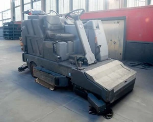 Nilfisk-Advance Rider Floor Scrubber sweeper with APA 388120 36V Charger 3800 - Picture 1 of 12
