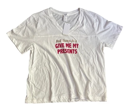 Camiseta suelta Forever 21 blanca ropa de dormir L First Things First Give Me My Present Foto 1 de 2