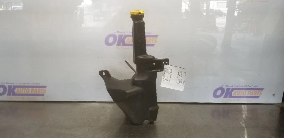 17 DODGE RAM 3500 6.7L WINDSHIELD WASH FLUID RESERVOIR - Image 1 of 4