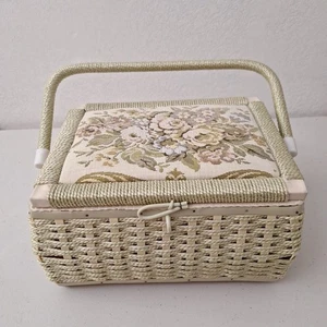 Vintage Nähkorb Box aus geflochtenem Weidengeflecht mit Gobelin Blumen Klappdeckel - Bild 1 von 18