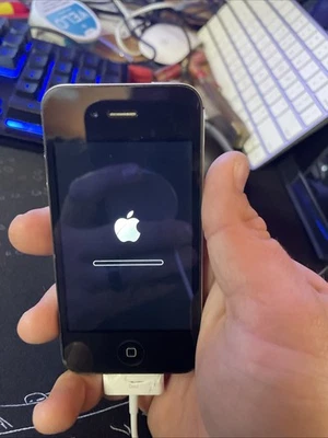 Apple iPhone 4s Vintage Classic Smartphone 8gb  - Image 1 of 2