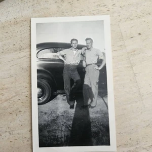 VINTAGE 1950'S HANDSOME AFFECTIONATE YOUNG OFF DUTY ARMY MEN GAY INTEREST - Picture 1 of 3