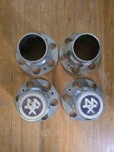 Juego 4 tapas centrales de rueda Chevy Blazer K5 1973-1991 4X4 OEM 6 tacos rally 1401828 - Imagen 1 de 5