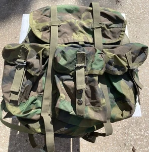 Paquete de Campo Militar de EE. UU. Nylon Mediano LC-1 Bonito Amplio Almacenamiento de Campamento de Alta Resistencia - Imagen 1 de 6