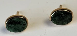 Solid 14k gold w green jade stud earrings App. 9mm x 7mm, total weight 1.1 g - Picture 1 of 4