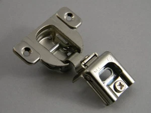 BLUM SCHRANKSCHARNIERE 39C 1 1/4 ZOLL OVERLAY 39C355C.20 - Bild 1 von 1