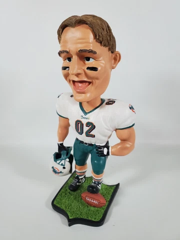 RARE Miami Dolphins Bobbin’ Head Figurine Bobblehead Elby Gifts NFL Canada C3 Cover