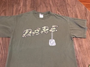 Camiseta DARE To Resist Drogas Violencia Medio Camuflaje Logotipo Hardcore Punk Estilo - Imagen 1 de 9