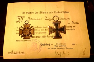 Cruz de Honor para Combatientes de Frente 1914/1918 con Certificado y Cruz de Hierro 1 Clase - Imagen 1 de 7