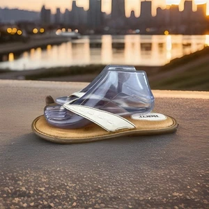 ✅Born Women's Thong Sandals Women’s 10 Slip-On  White Leather Cushioned Footbed - Picture 1 of 10