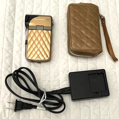 DXG 5E8V Full HD 1080p Touchscreen Camcorder with/New Battery, Charger & Case A1 - Image 1 of 4