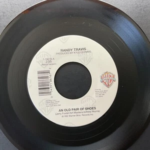 Randy Travis, An Old Pair Of Shoes / Promises, 7" 45rpm, Vinyl NM - Picture 1 of 2