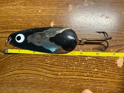 Cuchara de pesca Muskie de 7" con un anzuelo agudo / Multicolor / Buen estado. Foto 1 de 3