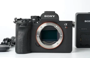[Ecc+++++] Sony a7R V A7R5 ILCE-7RM5 (35 lingue) dal Giappone #3125A - Foto 1 di 13