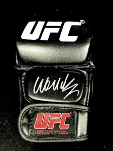 WANDERLEI SILVA SIGNED AUTOGRAPHED UFC GLOVE COA BAS BECKETT WITNESSED - Picture 1 of 1