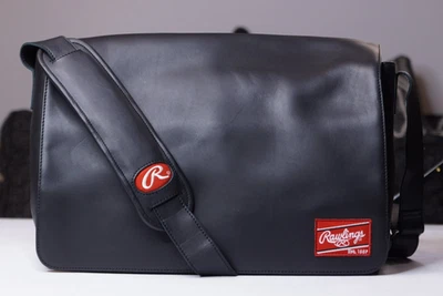 Bolso Mensajero Rawlings Heart of the Hide Negro Foto 1 de 4