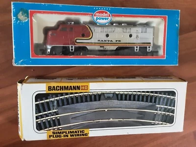 HO Model Power F3 Santa Fe Diesel 6730 - Bachmann Ho track train locomotive - Image 1 of 4